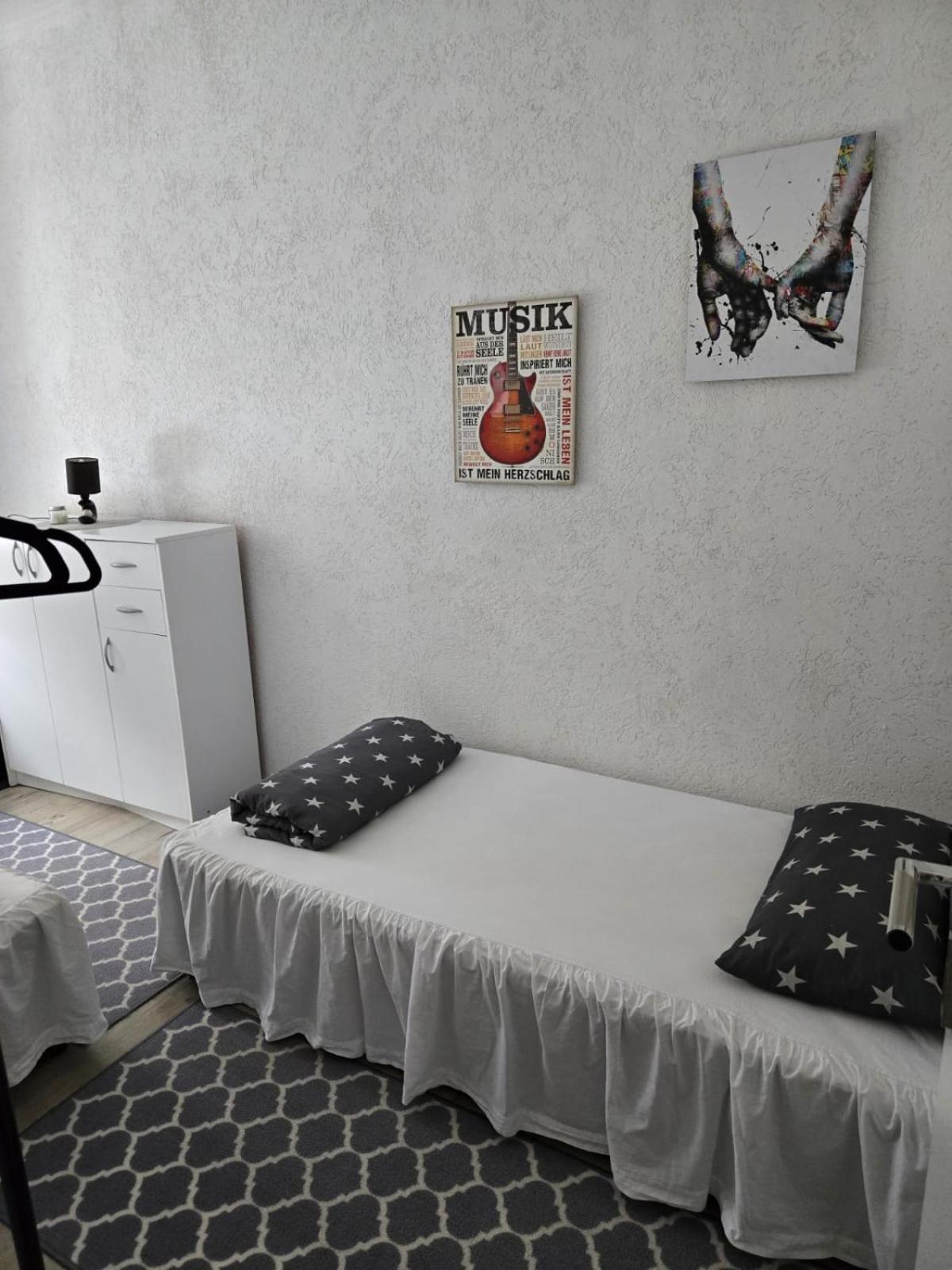 Ferienwohnung Am Bahnhof ベルンブルク エクステリア 写真