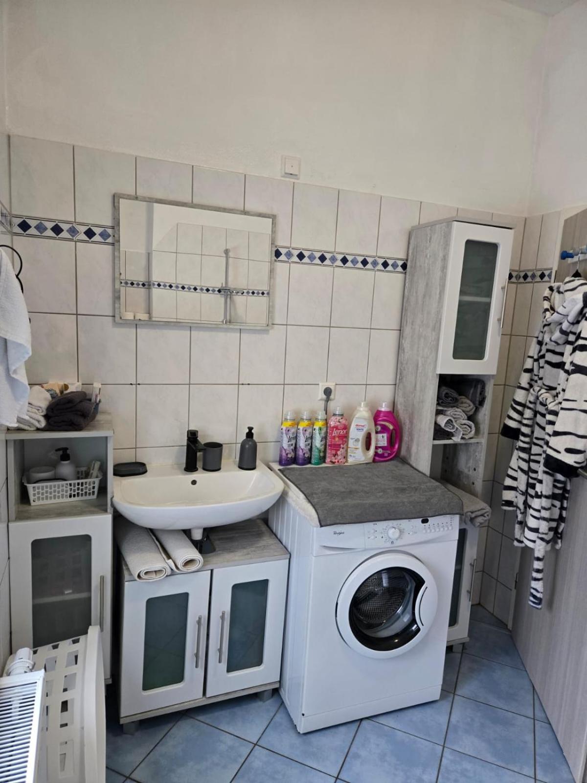 Ferienwohnung Am Bahnhof ベルンブルク エクステリア 写真